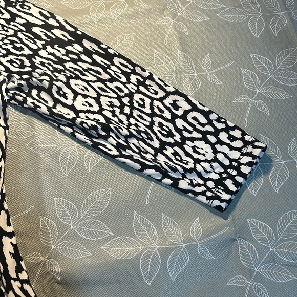 Chaus New York Blouse. - Picture 3 of 15